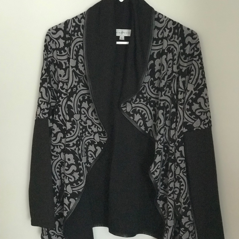 Kate Rosy Black and Grey Patterned Top, size small